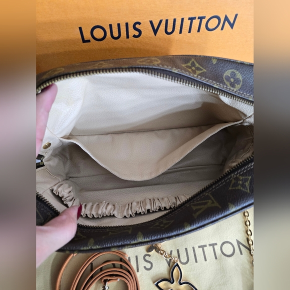 Louis Vuitton Monogram Crossbody Bag - Picture 12 of 16